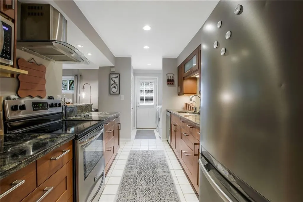 73 Forrest Place, Atlanta, Georgia 30328, 3 Bedrooms Bedrooms, ,2 BathroomsBathrooms,Residential,Sold,73 Forrest Place,6802080