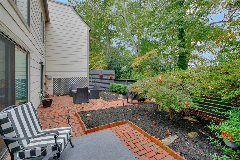 73 Forrest Place, Atlanta, Georgia 30328, 3 Bedrooms Bedrooms, ,2 BathroomsBathrooms,Residential,Sold,73 Forrest Place,6802080