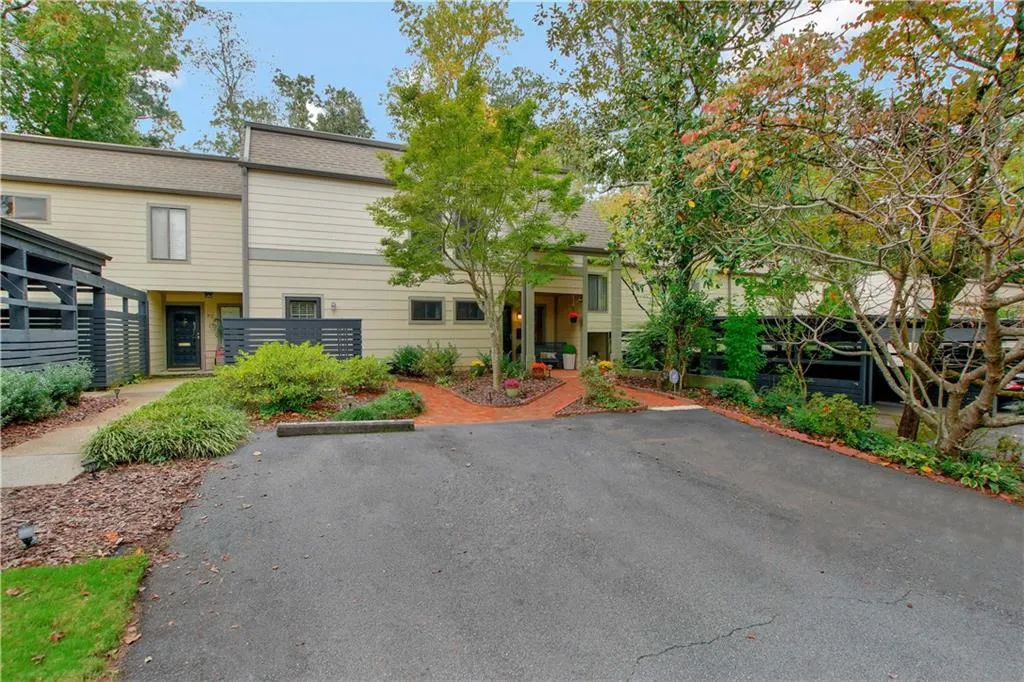 73 Forrest Place, Atlanta, Georgia 30328, 3 Bedrooms Bedrooms, ,2 BathroomsBathrooms,Residential,Sold,73 Forrest Place,6802080