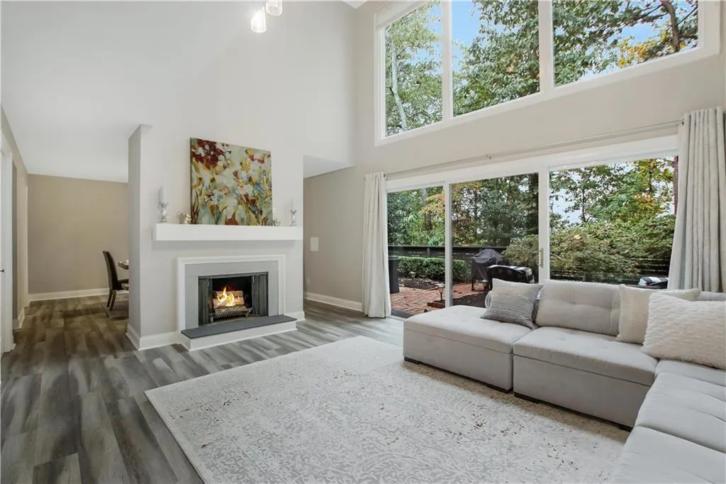 73 Forrest Place, Atlanta, Georgia 30328, 3 Bedrooms Bedrooms, ,2 BathroomsBathrooms,Residential,Sold,73 Forrest Place,6802080