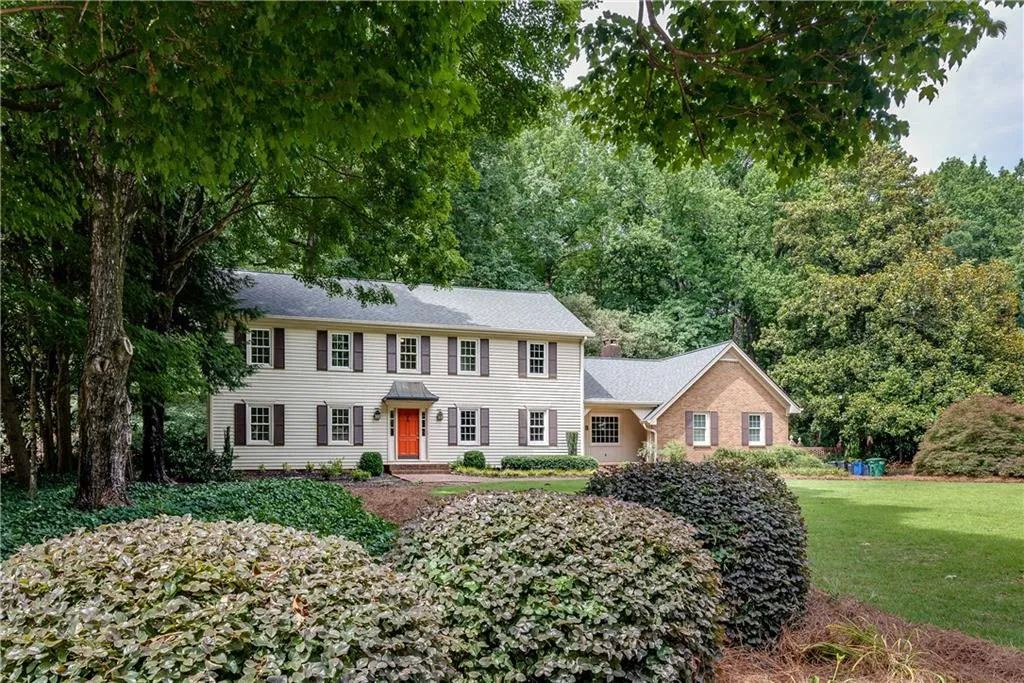 575 Coldstream Court, Sandy Springs, Georgia 30328, 5 Bedrooms Bedrooms, ,3 BathroomsBathrooms,Residential,Sold,575 Coldstream Court,6746729