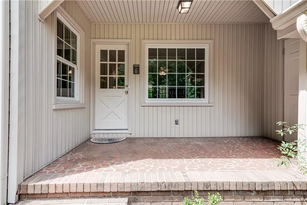 575 Coldstream Court, Sandy Springs, Georgia 30328, 5 Bedrooms Bedrooms, ,3 BathroomsBathrooms,Residential,Sold,575 Coldstream Court,6746729