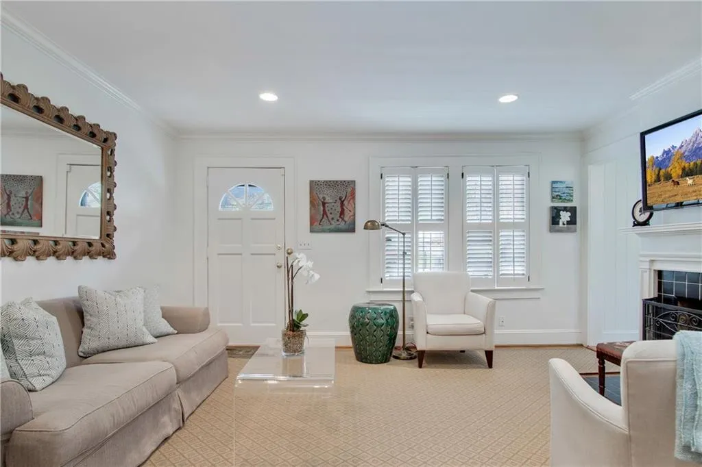2377 Virginia Place Ne, Atlanta, Georgia 30305, 3 Bedrooms Bedrooms, ,2 BathroomsBathrooms,Residential,Sold,2377 Virginia Place Ne,5979768