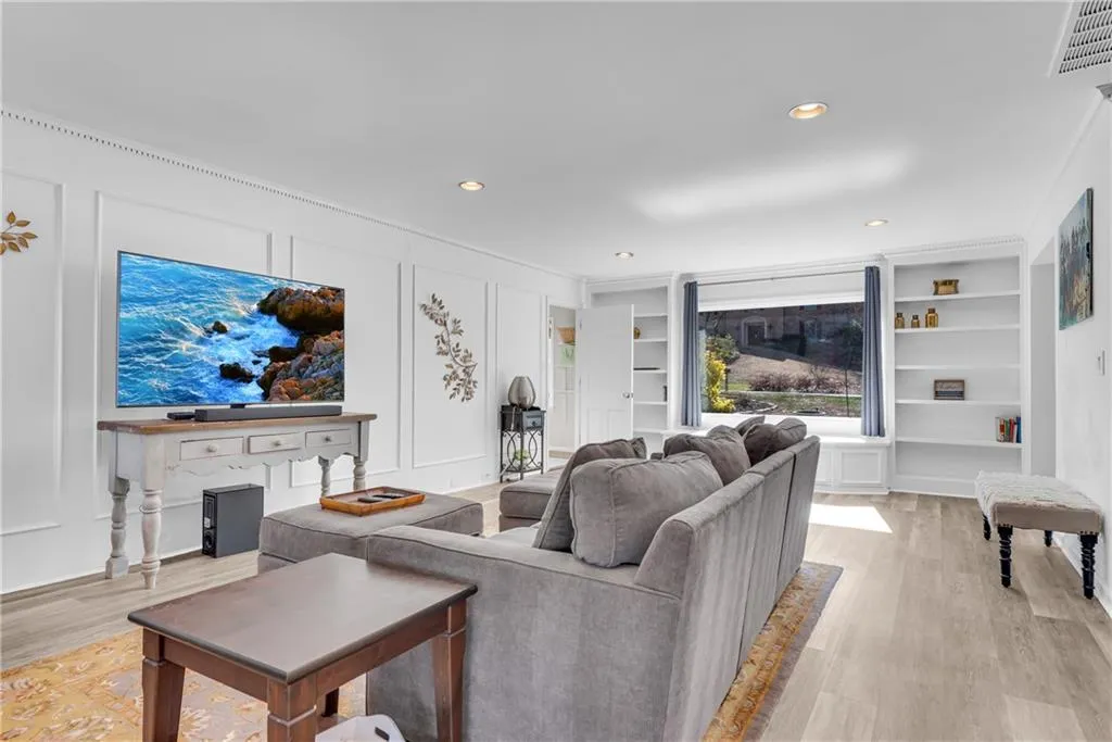 775 Old Campus Trail, Atlanta, Georgia 30328, 5 Bedrooms Bedrooms, ,3 BathroomsBathrooms,Residential,Sold,775 Old Campus Trail,7190065