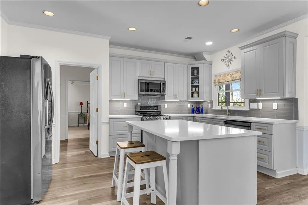 775 Old Campus Trail, Atlanta, Georgia 30328, 5 Bedrooms Bedrooms, ,3 BathroomsBathrooms,Residential,Sold,775 Old Campus Trail,7190065