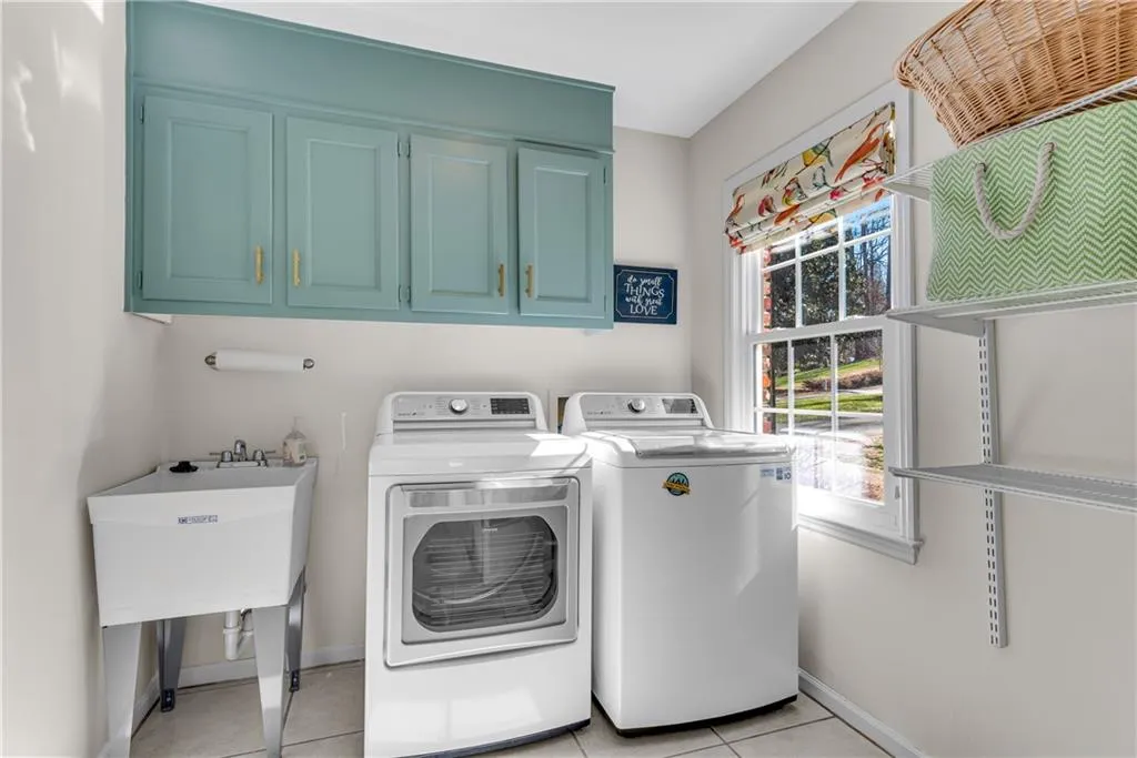 775 Old Campus Trail, Atlanta, Georgia 30328, 5 Bedrooms Bedrooms, ,3 BathroomsBathrooms,Residential,Sold,775 Old Campus Trail,7190065