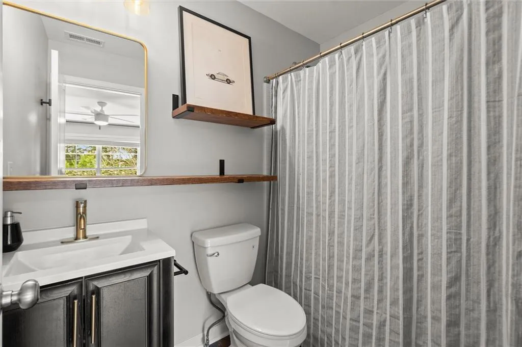 Ensuite bathroom for front bedroom.
