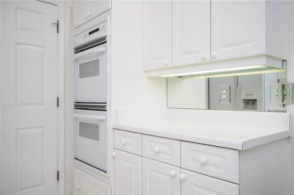 3636 Habersham Road Nw Unit 1203, Atlanta, Georgia 30305, 2 Bedrooms Bedrooms, 0 ,2 BathroomsBathrooms,Residential,Sold,3636 Habersham Road Nw Unit 1203,7383314