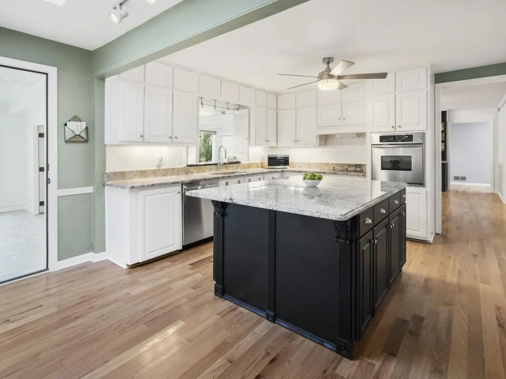 5245 Mount Vernon Parkway, Atlanta, Georgia 30327, 3 Bedrooms Bedrooms, ,2 BathroomsBathrooms,Residential,Sold,5245 Mount Vernon Parkway,6805822