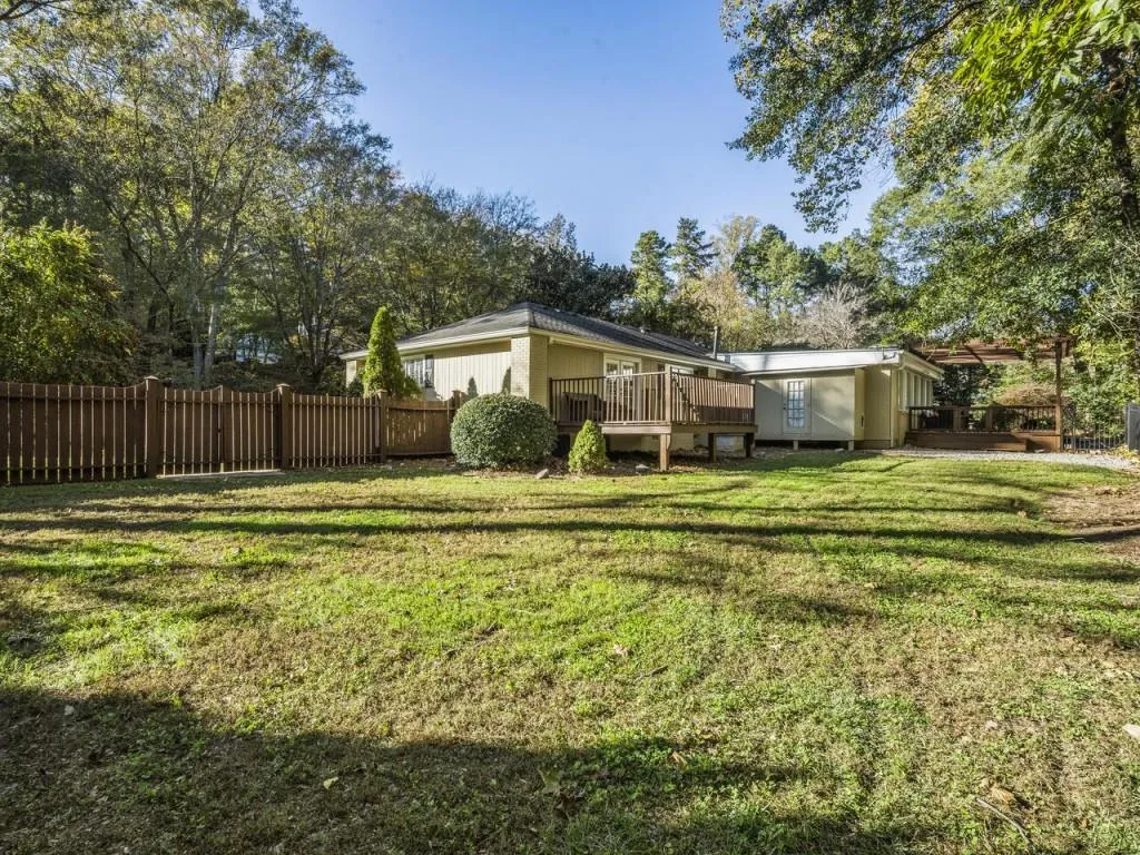 5245 Mount Vernon Parkway, Atlanta, Georgia 30327, 3 Bedrooms Bedrooms, ,2 BathroomsBathrooms,Residential,Sold,5245 Mount Vernon Parkway,6805822
