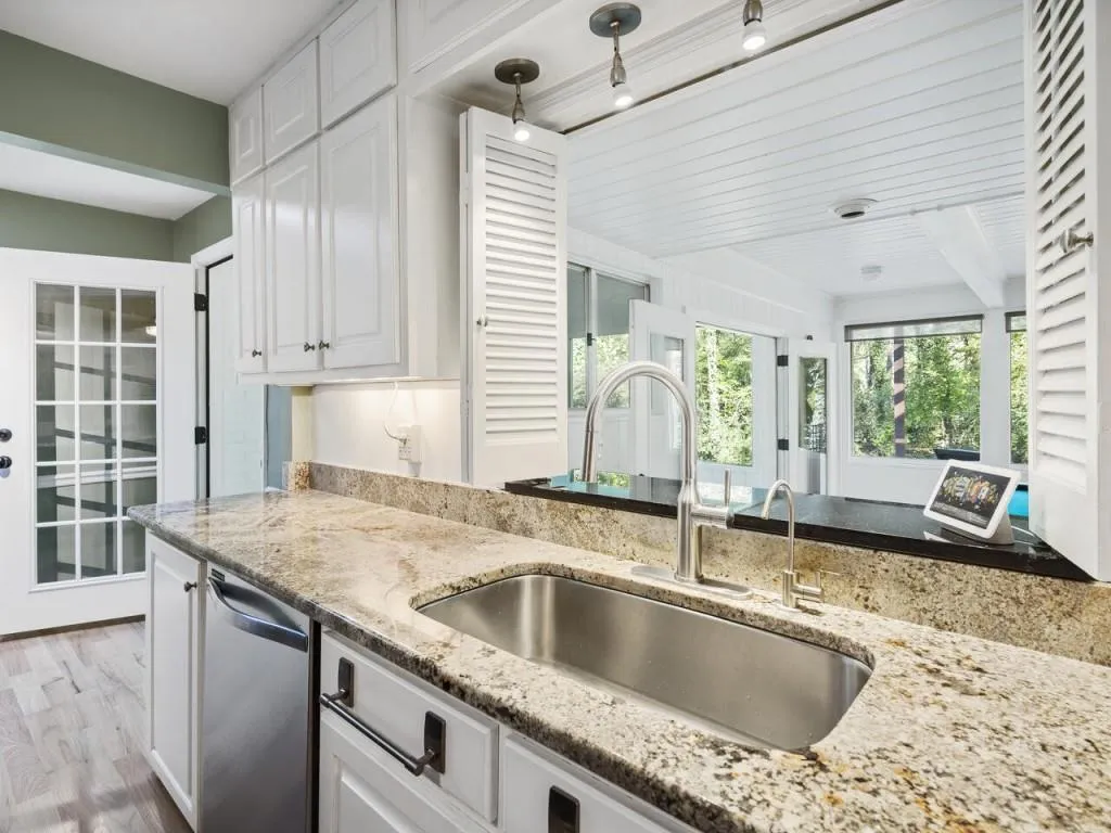 5245 Mount Vernon Parkway, Atlanta, Georgia 30327, 3 Bedrooms Bedrooms, ,2 BathroomsBathrooms,Residential,Sold,5245 Mount Vernon Parkway,6805822