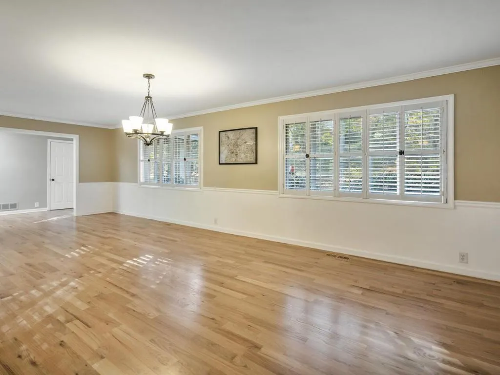 5245 Mount Vernon Parkway, Atlanta, Georgia 30327, 3 Bedrooms Bedrooms, ,2 BathroomsBathrooms,Residential,Sold,5245 Mount Vernon Parkway,6805822