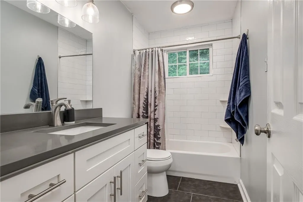 5532 Kingsport Drive, Sandy Springs, Georgia 30342, 2 Bedrooms Bedrooms, ,1 BathroomBathrooms,Residential,Sold,5532 Kingsport Drive,7032795