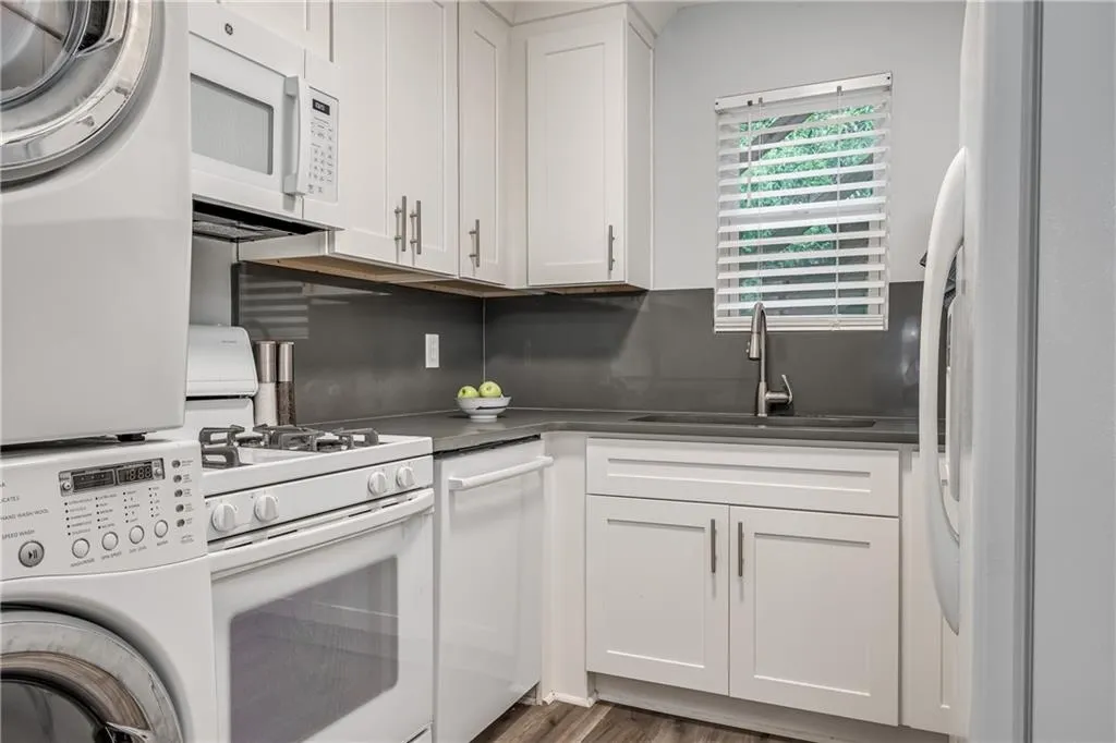 5532 Kingsport Drive, Sandy Springs, Georgia 30342, 2 Bedrooms Bedrooms, ,1 BathroomBathrooms,Residential,Sold,5532 Kingsport Drive,7032795