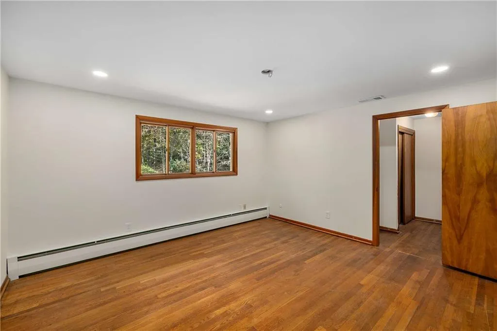 5685 Glen Errol Road Nw, Atlanta, Georgia 30327, 5 Bedrooms Bedrooms, ,4 BathroomsBathrooms,Residential,For Sale,5685 Glen Errol Road Nw,7680076