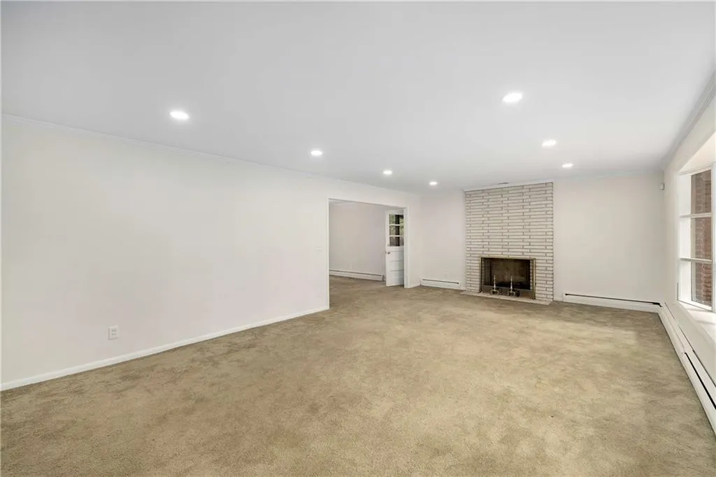 5685 Glen Errol Road Nw, Atlanta, Georgia 30327, 5 Bedrooms Bedrooms, ,4 BathroomsBathrooms,Residential,For Sale,5685 Glen Errol Road Nw,7680076