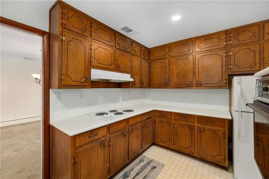 5685 Glen Errol Road Nw, Atlanta, Georgia 30327, 5 Bedrooms Bedrooms, ,4 BathroomsBathrooms,Residential,For Sale,5685 Glen Errol Road Nw,7680076