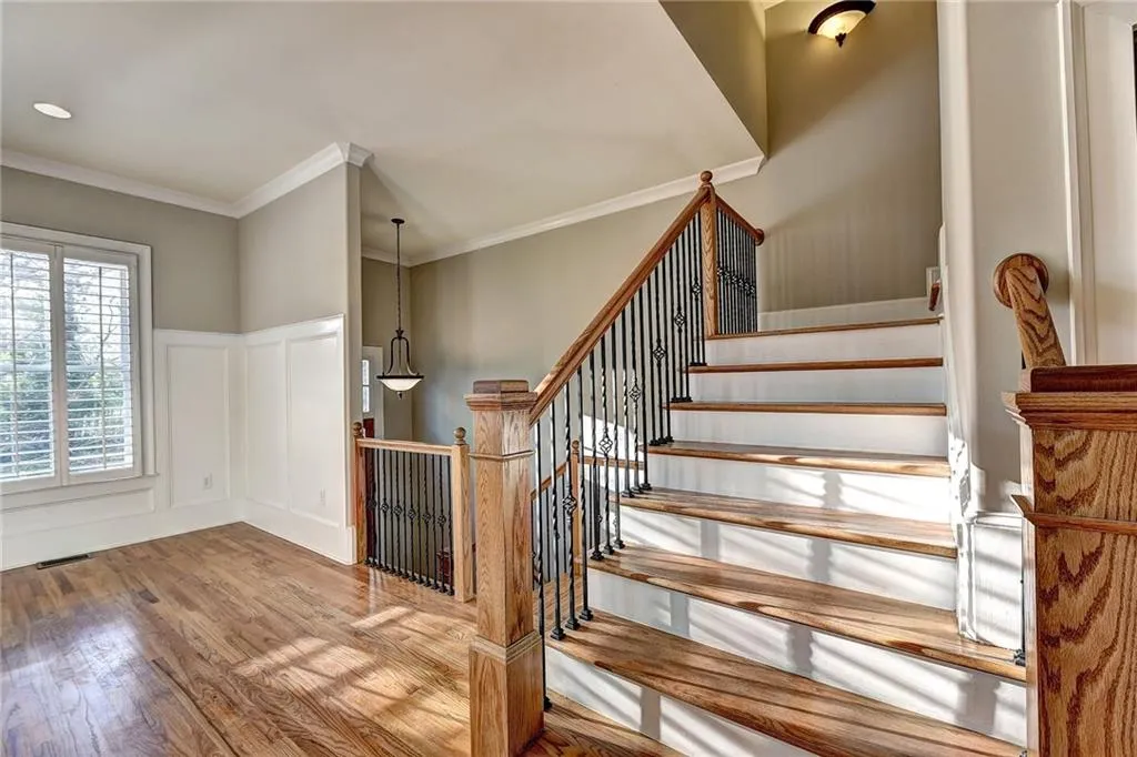 1075 Charles Towne Square, Atlanta, Georgia 30328, 4 Bedrooms Bedrooms, ,3 BathroomsBathrooms,Residential,Sold,1075 Charles Towne Square,6572642