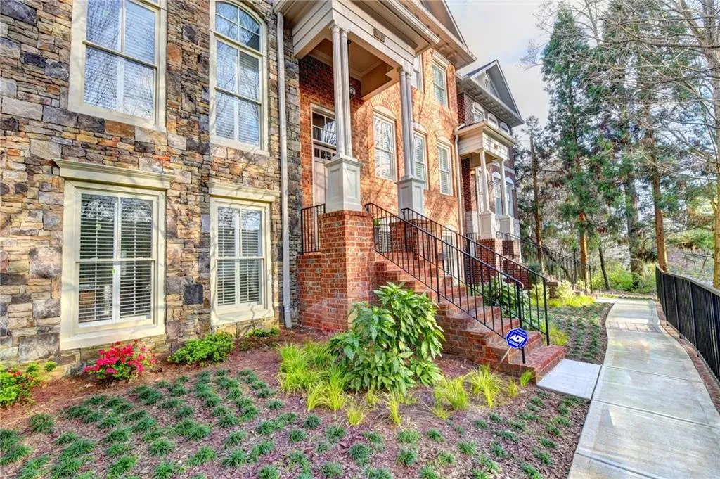 1075 Charles Towne Square, Atlanta, Georgia 30328, 4 Bedrooms Bedrooms, ,3 BathroomsBathrooms,Residential,Sold,1075 Charles Towne Square,6572642