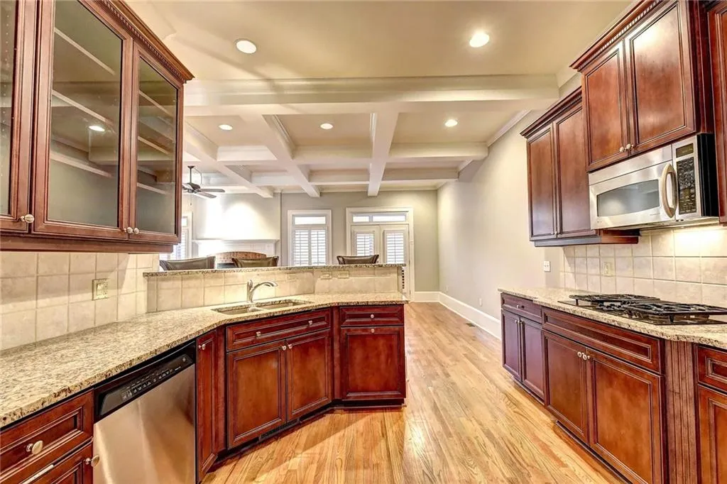 1075 Charles Towne Square, Atlanta, Georgia 30328, 4 Bedrooms Bedrooms, ,3 BathroomsBathrooms,Residential,Sold,1075 Charles Towne Square,6572642
