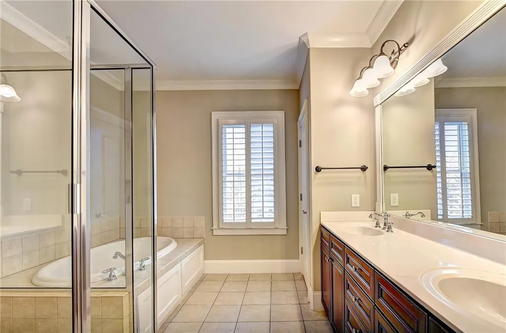 1075 Charles Towne Square, Atlanta, Georgia 30328, 4 Bedrooms Bedrooms, ,3 BathroomsBathrooms,Residential,Sold,1075 Charles Towne Square,6572642