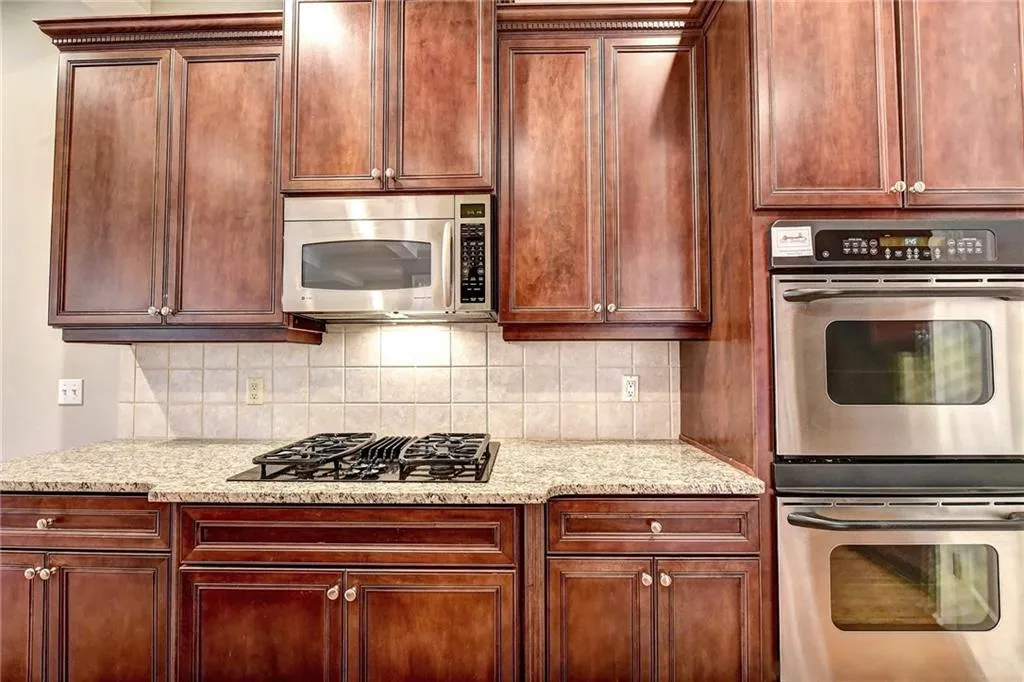 1075 Charles Towne Square, Atlanta, Georgia 30328, 4 Bedrooms Bedrooms, ,3 BathroomsBathrooms,Residential,Sold,1075 Charles Towne Square,6572642