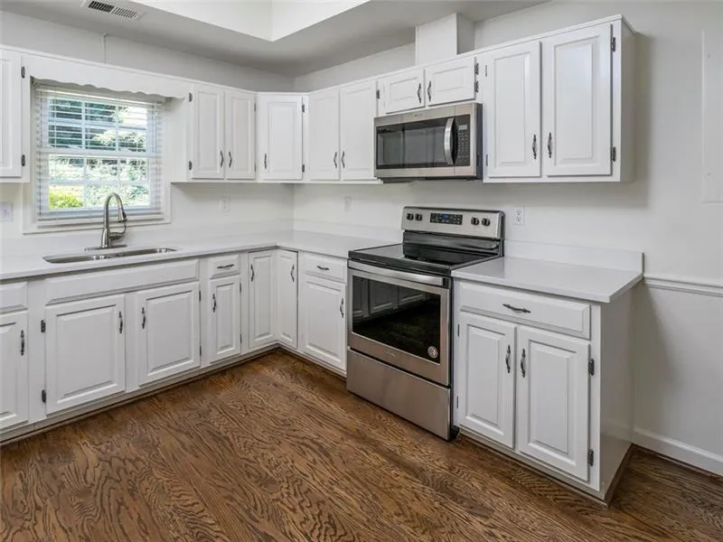 14 Vernon Glen Court, Sandy Springs, Georgia 30338, 2 Bedrooms Bedrooms, ,2 BathroomsBathrooms,Residential,Sold,14 Vernon Glen Court,6600233