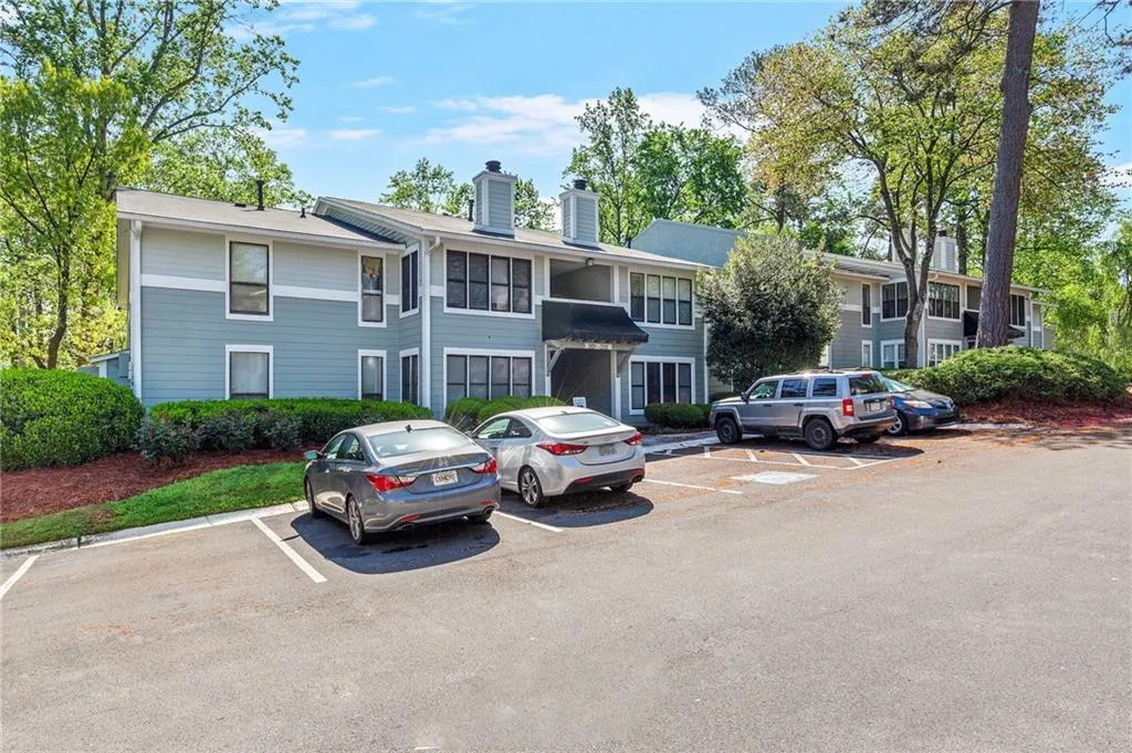 305 Summit North Drive Ne Unit 305, Atlanta, Georgia 30324, 1 Bedroom Bedrooms, ,1 BathroomBathrooms,Residential,Sold,305 Summit North Drive Ne Unit 305,7556939