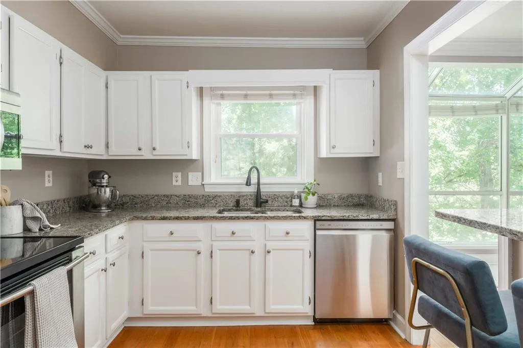 7500 Roswell Road Ne Unit 94, Sandy Springs, Georgia 30350, 2 Bedrooms Bedrooms, ,2 BathroomsBathrooms,Residential,For Sale,7500 Roswell Road Ne Unit 94,7631710