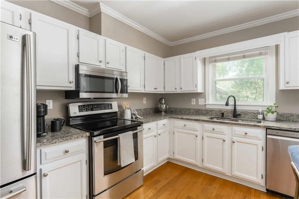 7500 Roswell Road Ne Unit 94, Sandy Springs, Georgia 30350, 2 Bedrooms Bedrooms, ,2 BathroomsBathrooms,Residential,For Sale,7500 Roswell Road Ne Unit 94,7631710