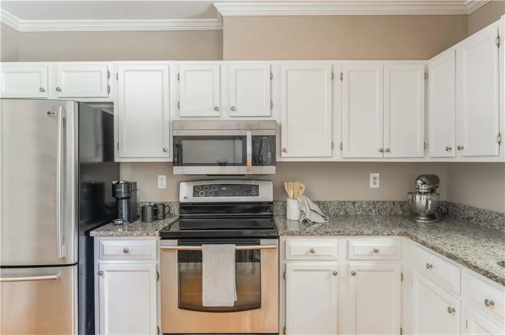 7500 Roswell Road Ne Unit 94, Sandy Springs, Georgia 30350, 2 Bedrooms Bedrooms, ,2 BathroomsBathrooms,Residential,For Sale,7500 Roswell Road Ne Unit 94,7631710