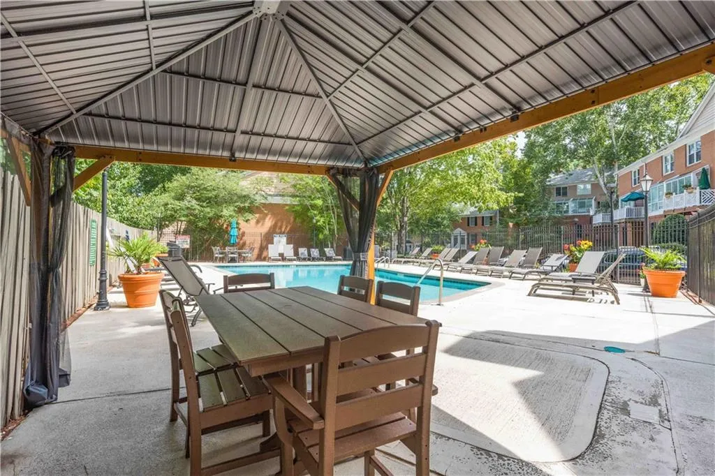 7500 Roswell Road Ne Unit 94, Sandy Springs, Georgia 30350, 2 Bedrooms Bedrooms, ,2 BathroomsBathrooms,Residential,For Sale,7500 Roswell Road Ne Unit 94,7631710