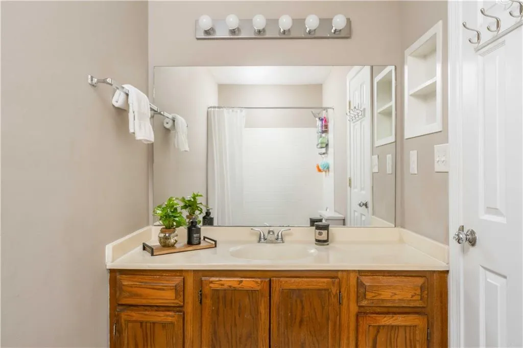 7500 Roswell Road Ne Unit 94, Sandy Springs, Georgia 30350, 2 Bedrooms Bedrooms, ,2 BathroomsBathrooms,Residential,For Sale,7500 Roswell Road Ne Unit 94,7631710
