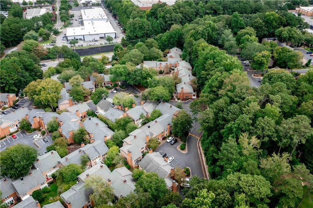 7500 Roswell Road Ne Unit 94, Sandy Springs, Georgia 30350, 2 Bedrooms Bedrooms, ,2 BathroomsBathrooms,Residential,For Sale,7500 Roswell Road Ne Unit 94,7631710