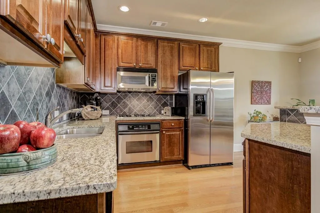 270 Le Gran Bend Unit 270, Sandy Springs, Georgia 30328, 3 Bedrooms Bedrooms, ,2 BathroomsBathrooms,Residential,Sold,270 Le Gran Bend Unit 270,5726212