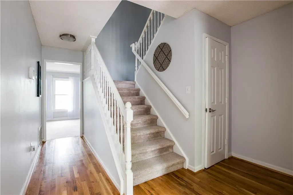253 Peachtree Hollow Court, Sandy Springs, Georgia 30328, 2 Bedrooms Bedrooms, ,2 BathroomsBathrooms,Residential,Sold,253 Peachtree Hollow Court,5999669