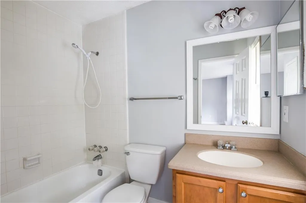253 Peachtree Hollow Court, Sandy Springs, Georgia 30328, 2 Bedrooms Bedrooms, ,2 BathroomsBathrooms,Residential,Sold,253 Peachtree Hollow Court,5999669