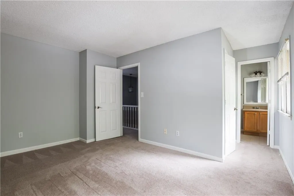 253 Peachtree Hollow Court, Sandy Springs, Georgia 30328, 2 Bedrooms Bedrooms, ,2 BathroomsBathrooms,Residential,Sold,253 Peachtree Hollow Court,5999669