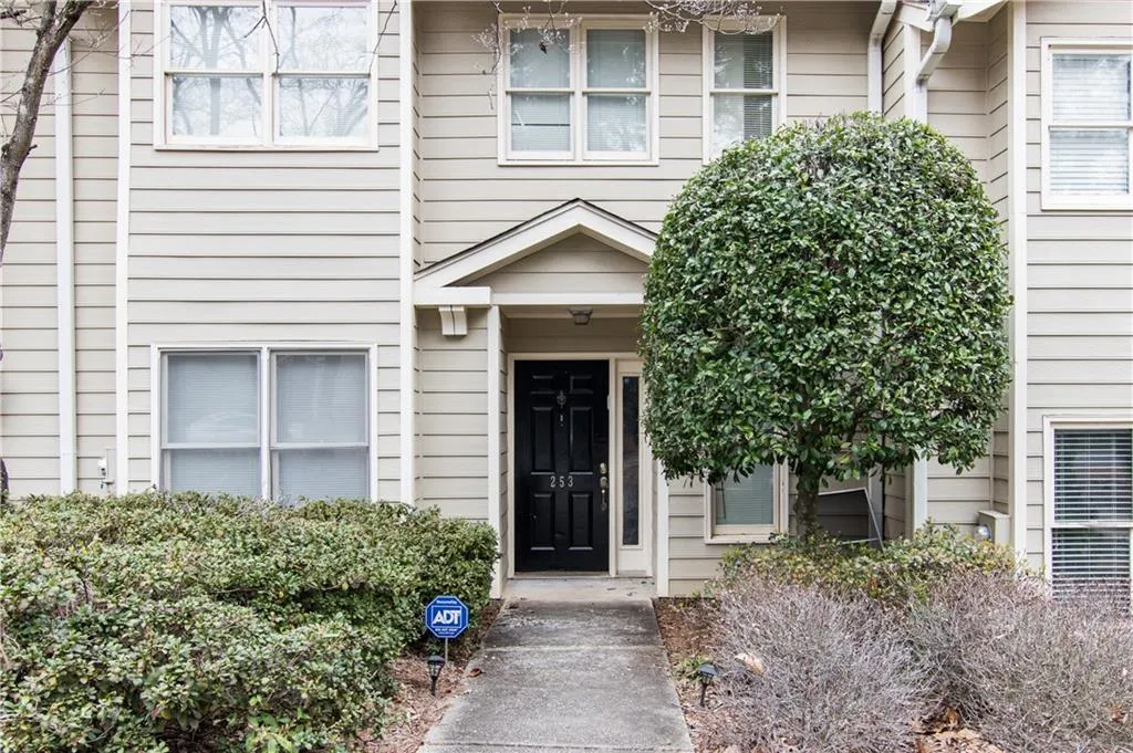 253 Peachtree Hollow Court, Sandy Springs, Georgia 30328, 2 Bedrooms Bedrooms, ,2 BathroomsBathrooms,Residential,Sold,253 Peachtree Hollow Court,5999669