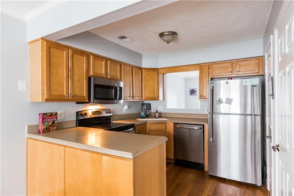 253 Peachtree Hollow Court, Sandy Springs, Georgia 30328, 2 Bedrooms Bedrooms, ,2 BathroomsBathrooms,Residential,Sold,253 Peachtree Hollow Court,5999669