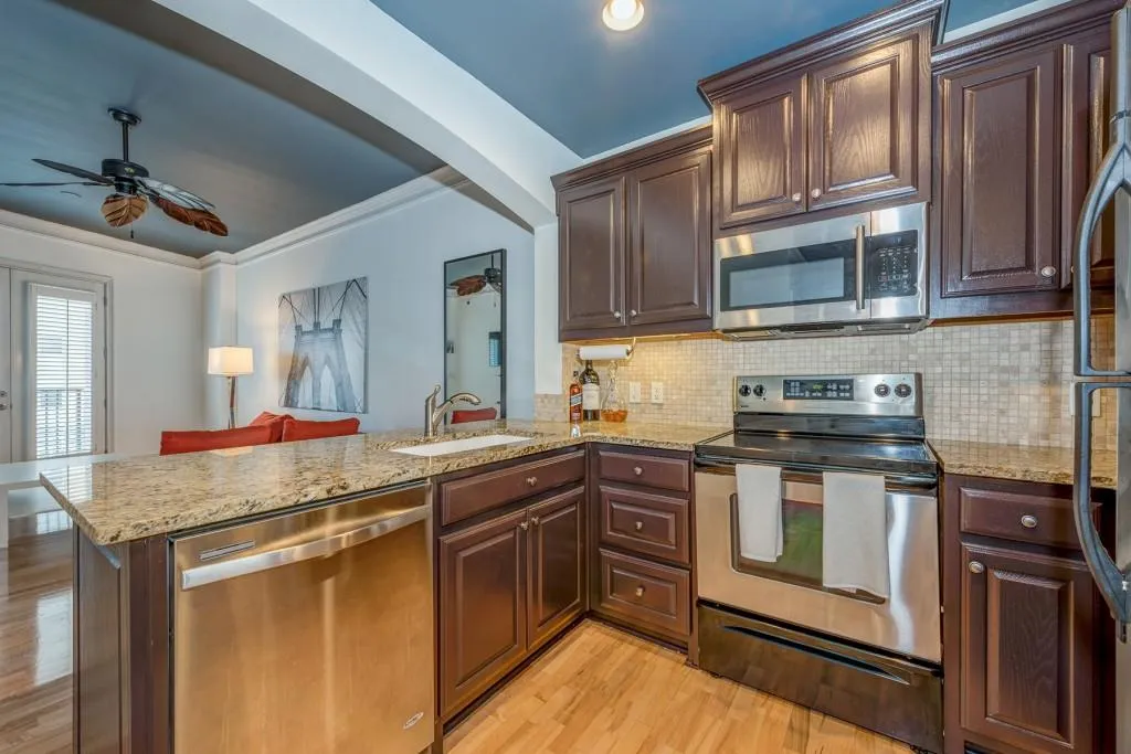 2277 Peachtree Road Ne Unit 411, Atlanta, Georgia 30309, 1 Bedroom Bedrooms, ,1 BathroomBathrooms,Residential,Sold,2277 Peachtree Road Ne Unit 411,5943828