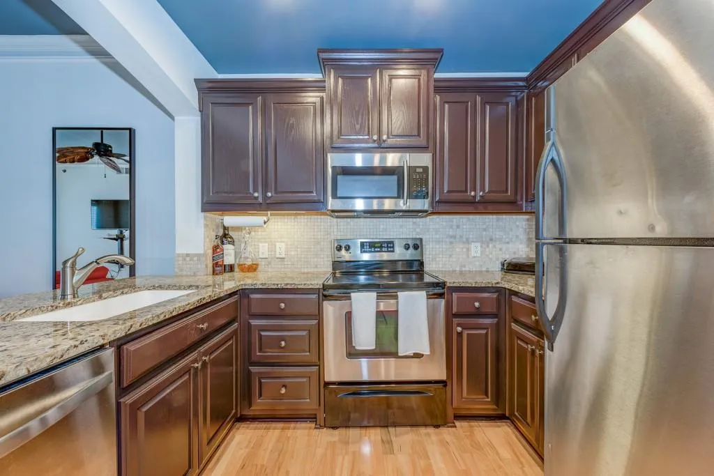 2277 Peachtree Road Ne Unit 411, Atlanta, Georgia 30309, 1 Bedroom Bedrooms, ,1 BathroomBathrooms,Residential,Sold,2277 Peachtree Road Ne Unit 411,5943828