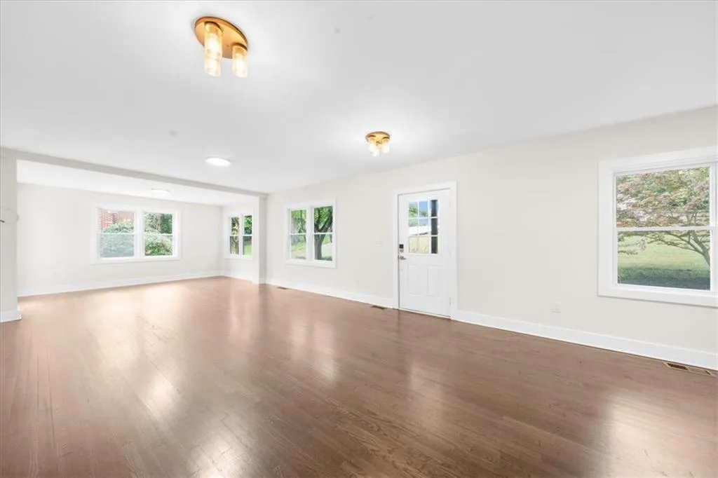 146 Mount Paran Road Ne, Atlanta, Georgia 30342, 4 Bedrooms Bedrooms, ,3 BathroomsBathrooms,Residential,For Sale,146 Mount Paran Road Ne,7575057