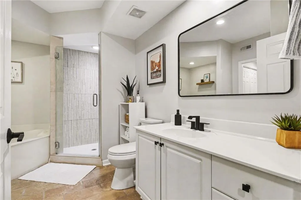 3636 Habersham Road Nw Unit 2204, Atlanta, Georgia 30305, 1 Bedroom Bedrooms, 0 ,1 BathroomBathrooms,Residential,For Sale,3636 Habersham Road Nw Unit 2204,7825090