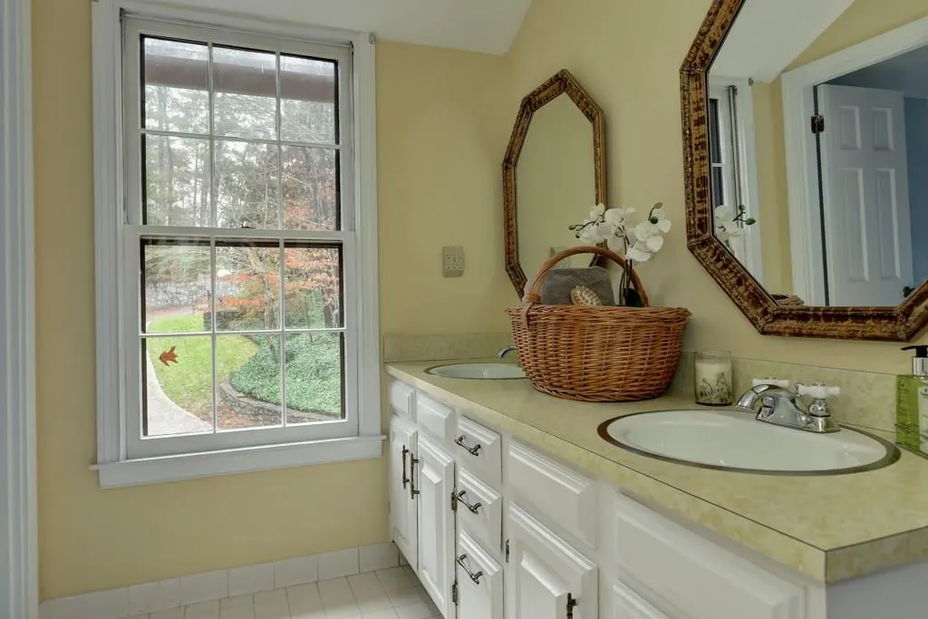 2095 River North Parkway, Sandy Springs, Georgia 30328, 6 Bedrooms Bedrooms, ,4 BathroomsBathrooms,Residential,Sold,2095 River North Parkway,5623633