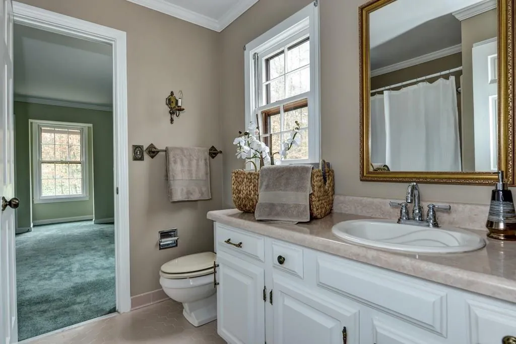 2095 River North Parkway, Sandy Springs, Georgia 30328, 6 Bedrooms Bedrooms, ,4 BathroomsBathrooms,Residential,Sold,2095 River North Parkway,5623633