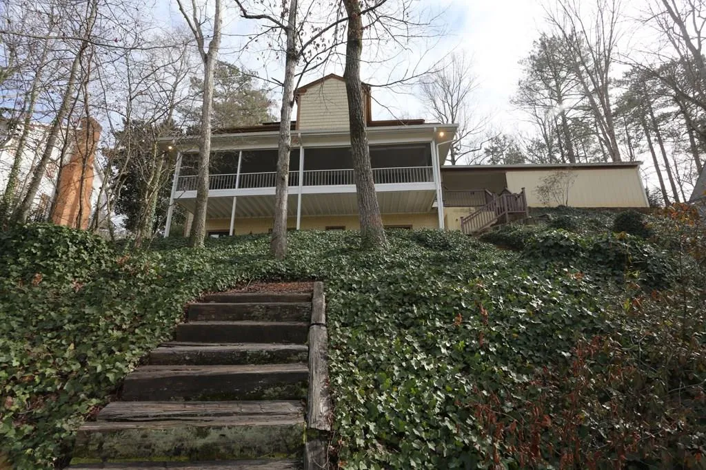 2095 River North Parkway, Sandy Springs, Georgia 30328, 6 Bedrooms Bedrooms, ,4 BathroomsBathrooms,Residential,Sold,2095 River North Parkway,5623633