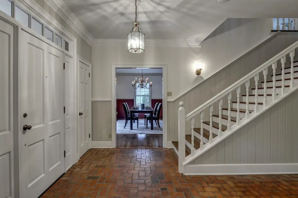 2095 River North Parkway, Sandy Springs, Georgia 30328, 6 Bedrooms Bedrooms, ,4 BathroomsBathrooms,Residential,Sold,2095 River North Parkway,5623633