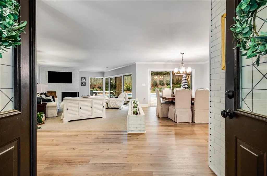 400 Spalding Circle, Atlanta, Georgia 30328, 4 Bedrooms Bedrooms, ,2 BathroomsBathrooms,Residential,Sold,400 Spalding Circle,7262123