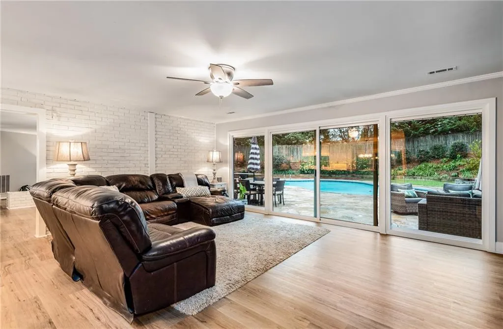 400 Spalding Circle, Atlanta, Georgia 30328, 4 Bedrooms Bedrooms, ,2 BathroomsBathrooms,Residential,Sold,400 Spalding Circle,7262123